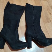 Чоботи в чудовому стані дуже гарні
