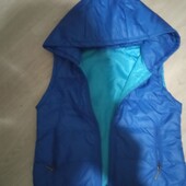 Распродажа! Яркая женская жилетка с капюшоном, р. 44. Легкая и теплая!
