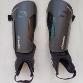 Дитячі футбольні щитки.