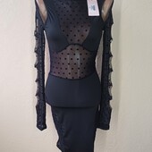 Відверта жіноча сукня.