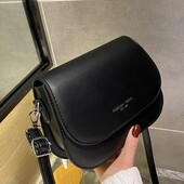 Стильна компактна чорна сумка-кросбоді з еко-шкіри — універсальна для щоденного використання