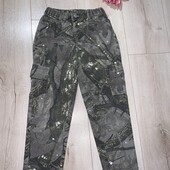 Крутезні джинси моми з накладними кишенями,на дівчинку 6років у відмінному стані.