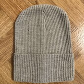 Демісезонна трикотажна шапка. По вашій ставці можете докупити ще і інший колір