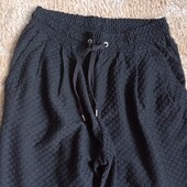 Отличные трикотажные фактурные штаны .