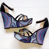 Босоніжки на танкетці розмір 39