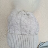 Жіноча шапка білого кольору фліс