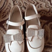 Все взуття що на фото за 300грн