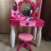 Дитячий столик для косметики