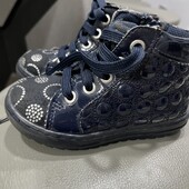 Чоботи на дівчинку