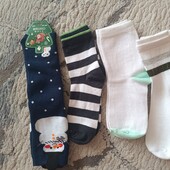 В лоті 4 шкарпеток, нові, одні теплі, ціна за все