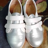 классные кроссовочки очень лёгкие