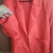 Піджак,колір червоний,на підкладці,розмір 46-50