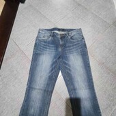 Фірмові джинси.