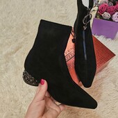 Шикарні вишукані черевики з екозамші на оригінальному каблуку