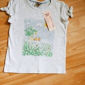 Гарна, фірмова футболка.