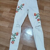 Крутезні стрейчові джинси вишиванка для дівчинка в чудовому стані
