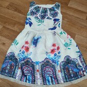 Чудова сукня для дівчинки в гарному стані