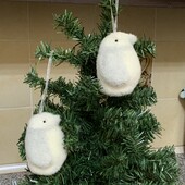 Пара пухнастих підвісних різдвяних кульок у вигляді пінгвінів - 10см.