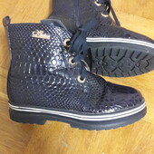 Симпатичні черевики для дівчинки