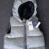 Gap теплая стёганая жилетка с капюшоном на ребенка от 0/6 месяцев
