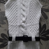 Вязаная жилеточка для девочки (р.145)