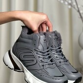 Стильні зручні кросівки з екошкіри на хутрі ,якість супер