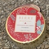 Португальська аптечна косметика відлущуючий скраб для тіла 110 мл.з ароматом клюкви Berry Beautiful