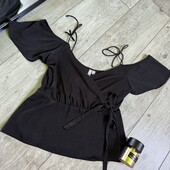 Розпродаж магазину! Блуза на запах завʼязка бант збоку валан колір чисто чорний камера не передає