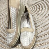 Туфли на невысокой танкетке с кожаной стелькой