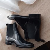 Резинові Челсі.