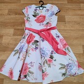 Гарна сукня святкова у відмінному стані