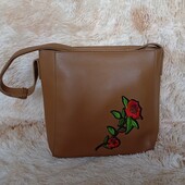 Стильна сумка з вишивкою в хорошому стані!