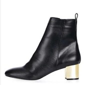 Стильные чёрные ботинки