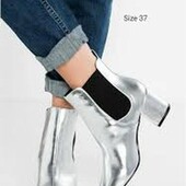 Стильные серебристые ботинки