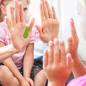 Затискачі на руку для зменшення головного болю