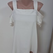 Білосніжна блуза з відкритими плечиками