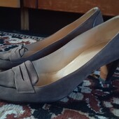 Туфлі шкіряні на каблуку р.40