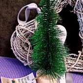 Декоративная елка на деревянной подставке