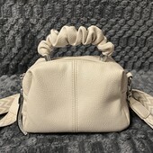 Сумочка крос-боді молочного кольору гарний стан