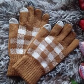 Теплі рукавички в клітинку