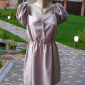 Сукня з відкритим декольте