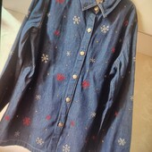 Джінсова сорочка з новорічним прінтом у ці