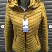 Стьобана куртка з капюшоном від Ature розмір М