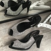 Туфлі на Н рік розпродаж Круті зі стразами камінці блиск нереальний босоніжки розмір 4 стілька 24 см