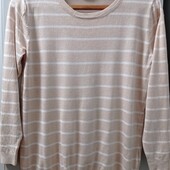 Симпатичний светр, не товстий. Розмір L, в дуже гарному стані.