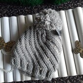 Женская вязаная шапка- новая