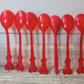 Сім пластмасових ложечок одним лотом.