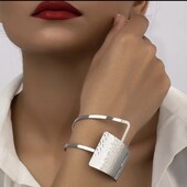 Стильный браслет, нишевый дизайн