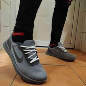 Стильні чоловічі кросівки 