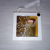 Підвісний декор привітання. Дерев'яна листівка з паєтками Брак